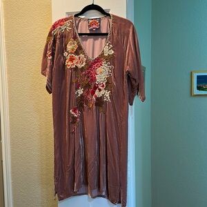 Johnny Was Los Angeles velvet dress. XS Blush color.
